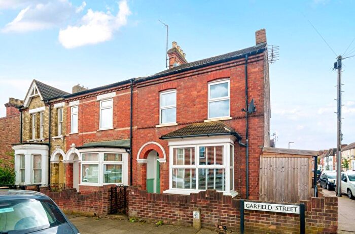 2 Bedroom House For Sale In Garfield Street, Bedford, MK41