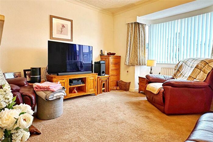 3 Bedroom End Of Terrace House For Sale In Long Lane, Chadderton, Oldham, Greater Manchester, OL9