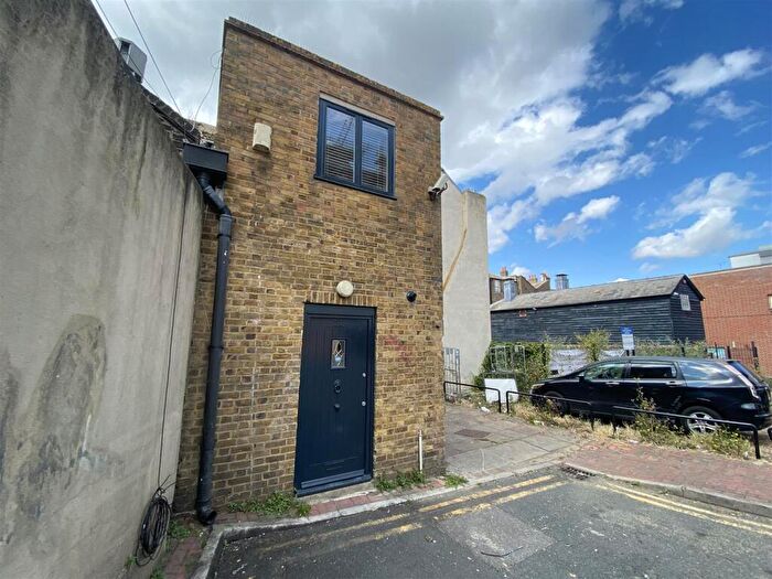 1 Bedroom Apartment To Rent In High Street, Gravesend, DA11