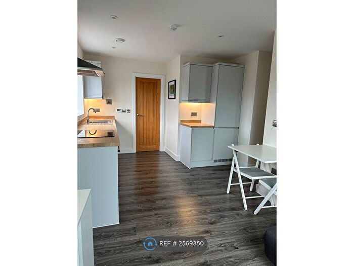 1 Bedroom Flat To Rent In Feathers Yard, Basingstoke, RG21