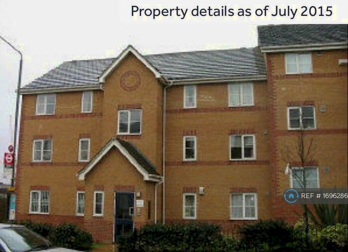 2 Bedroom Flat To Rent In Raynes Court, London, NW2