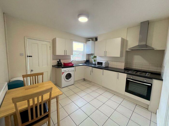 2 Bedroom Property To Rent In Station Street, Loughborough, LE11