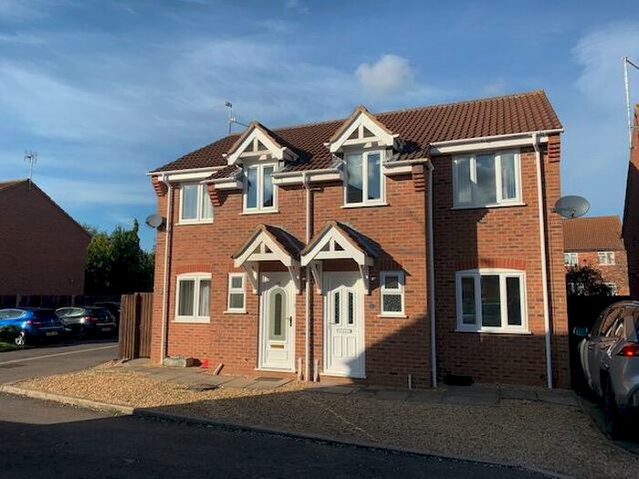3 Bedroom Semi-Detached House To Rent In Horsefayre Fields, Spalding, PE11