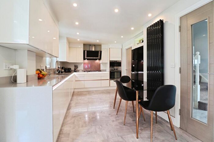 4 Bedroom Link Detached House For Sale In Cornelius Vale, Chelmsford, CM2