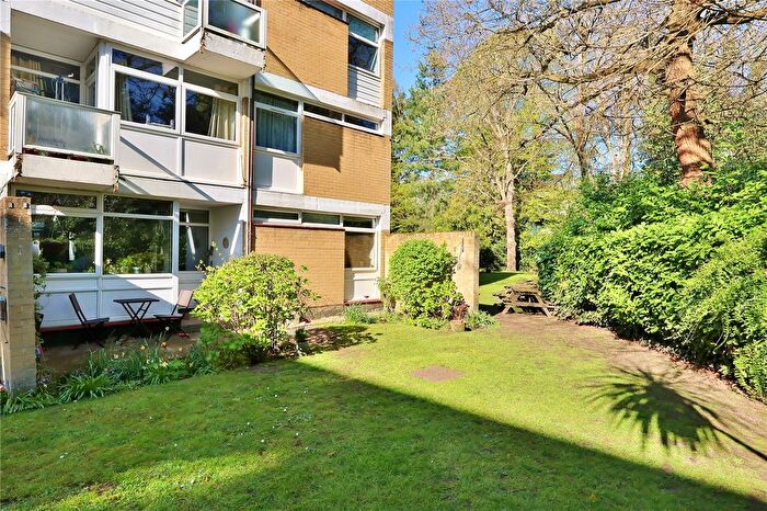 2 Bedroom Flat For Sale In Park View Court, Woking, Surrey, GU22