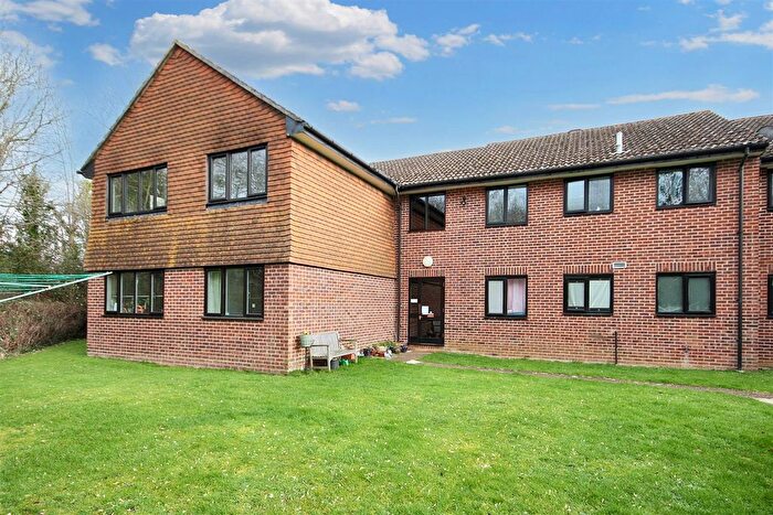 1 Bedroom Flat To Rent In Merrylands Road, Great Bookham, KT23