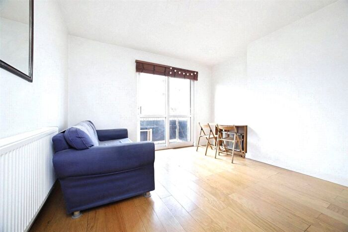 3 Bedroom Flat To Rent In Munday House, Burbage Close, London, SE1