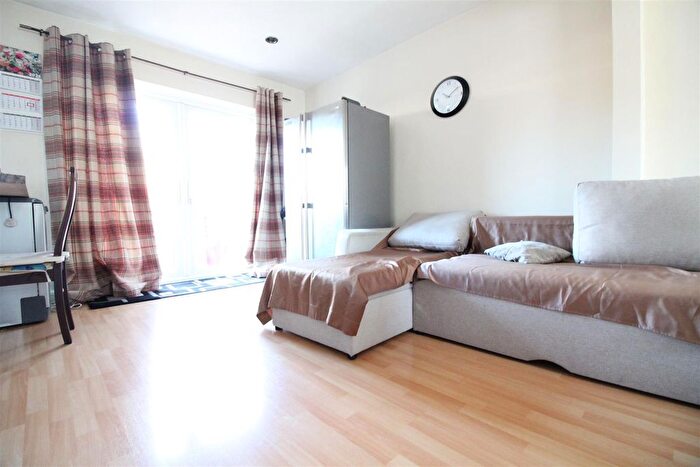 3 Bedroom Property To Rent In Mansfield Drive, Hayes, UB4