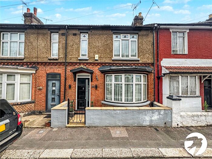 4 Bedroom Terraced House To Rent In Gordon Road, Gillingham, Kent, ME7