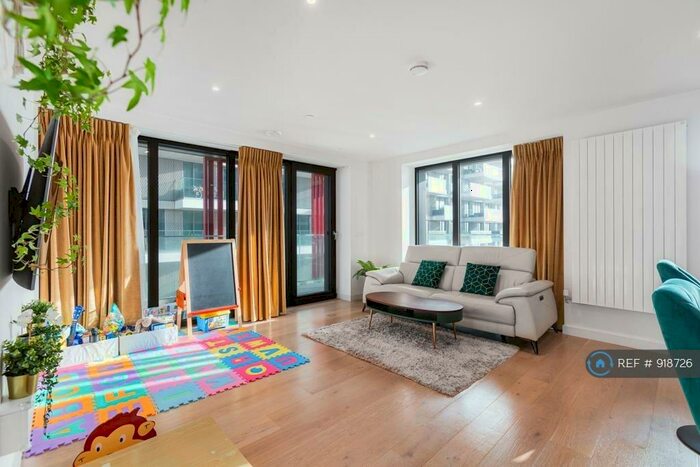 3 Bedroom Flat To Rent In Bonnet Street, London, E16