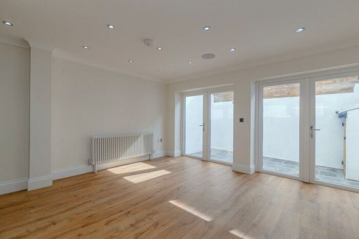 1 Bedroom Flat To Rent In Torriano Avenue, Kentish Town, NW5