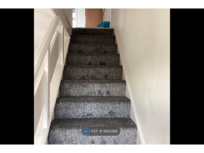 2 Bedroom Maisonette To Rent In Alanthus Close, London, SE12