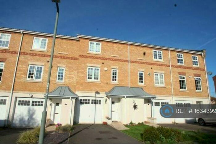 3 Bedroom Terraced House To Rent In Porthallow Close, Orpington, BR6
