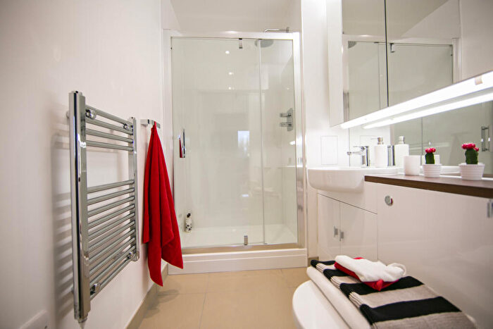 3 Bedroom Flat To Rent In Fizzy Stepney Green, Killick Way, London, E1