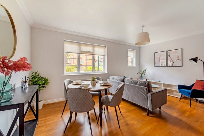 2 Bedroom Apartment To Rent In St. Leonards Road Windsor, SL4