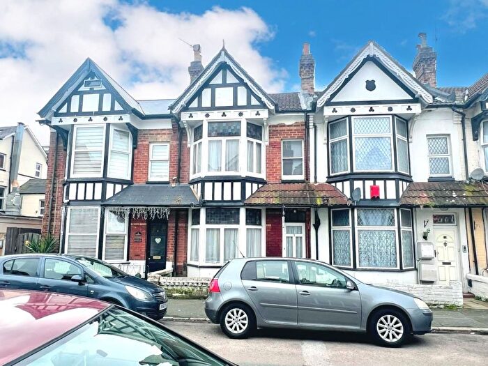 3 Bedroom Terraced House For Sale In Salisbury Road, Bournemouth, Dorset, BH1