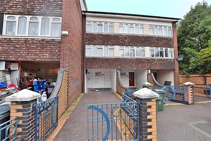 3 Bedroom House To Rent In Crusader Close, Oldbury, B69
