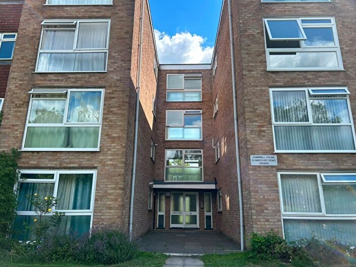 2 Bedroom Flat For Sale In Harcourt Road, Wallington, SM6