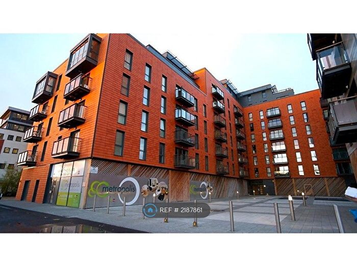 2 Bedroom Flat To Rent In Railway Terrace, Slough, SL2