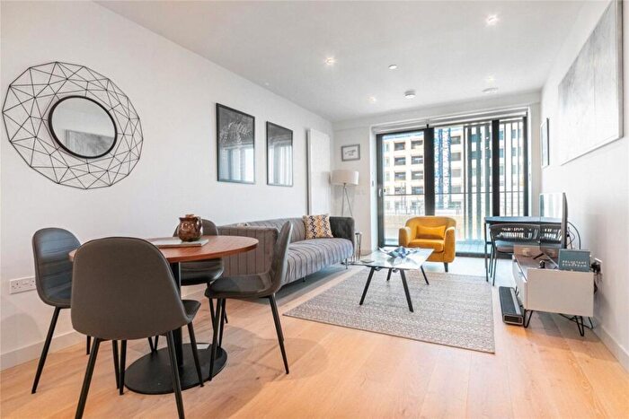 2 Bedroom Flat For Sale In Bonnet Street, London, E16