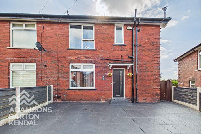 3 Bedroom Semi-Detached House For Sale In Darlington Road, Rochdale, OL11