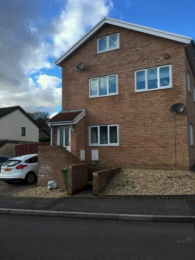2 Bedroom Flat To Rent In Parc Y Bryn, Llantwit Fardre, Pontypridd, CF38