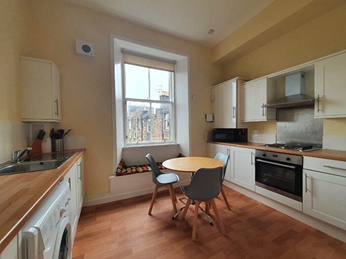 5 Bedroom Flat To Rent In West Port, Edinburgh, EH3