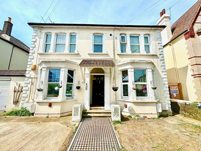 1 Bedroom Apartment For Sale In Christchurch Road, Worthing, BN11