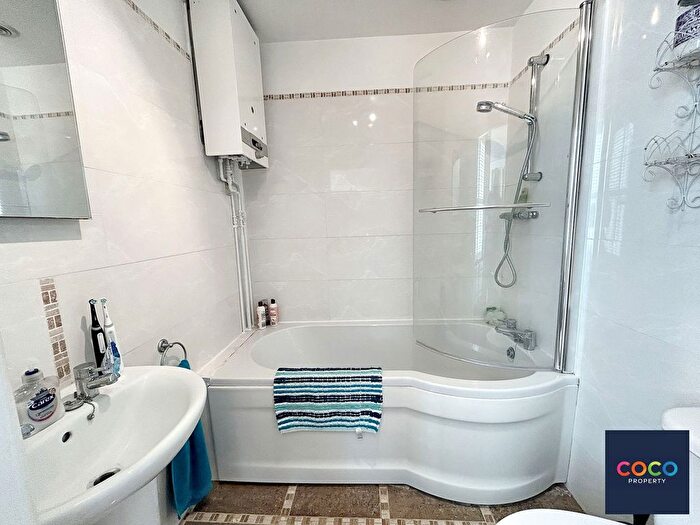 5 Bedroom End Of Terrace House For Sale In Albion Crescent, Portland, DT5