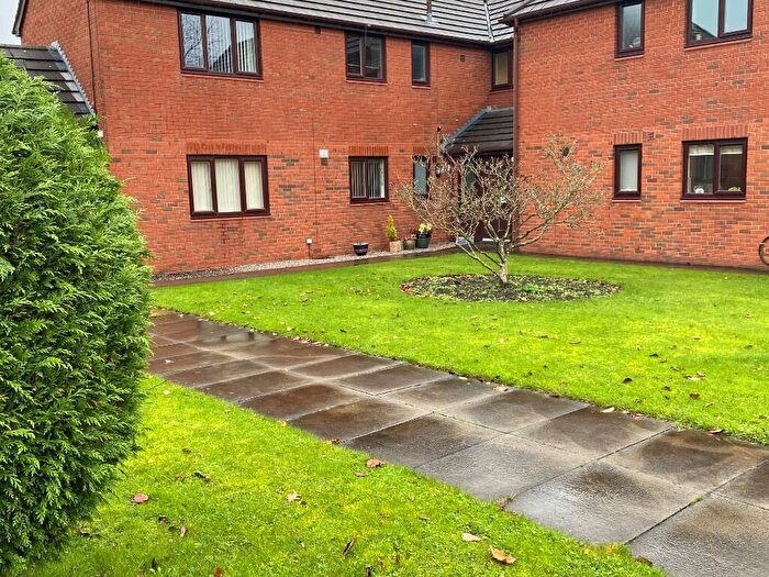 2 Bedroom Flat For Sale In Kings Court, Leyland, Lancashire, PR25