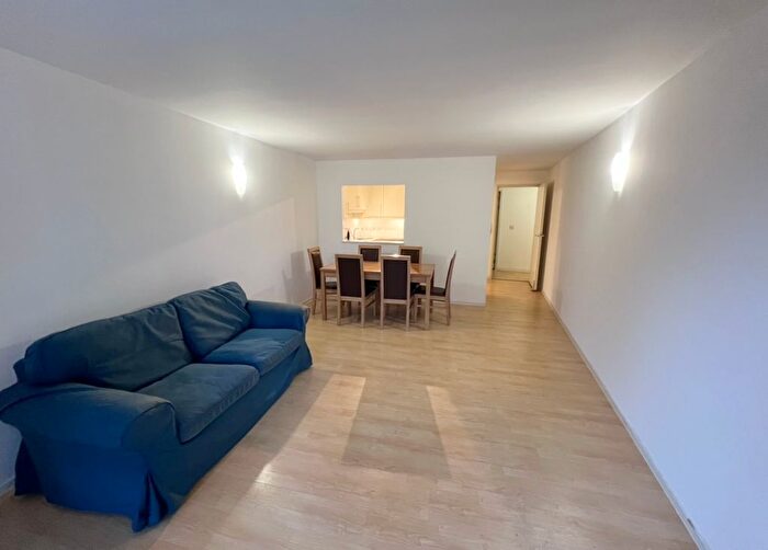 2 Bedroom Flat To Rent In Ashfield Court, Clapham Road, London, SW9