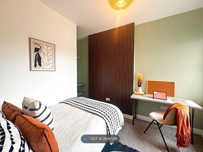 6 Bedroom Semi Detached House To Rent In Henry Road, Gloucester, GL1