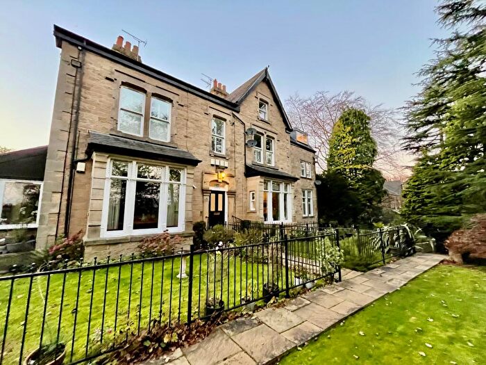 2 Bedroom Flat To Rent In Old Park Road, Leeds, LS8