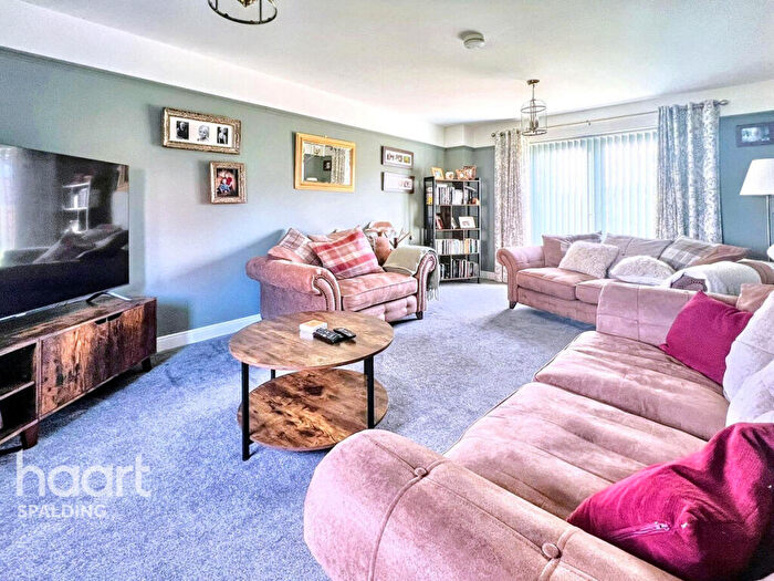 4 Bedroom Detached House For Sale In Landen Close, Weston, PE12