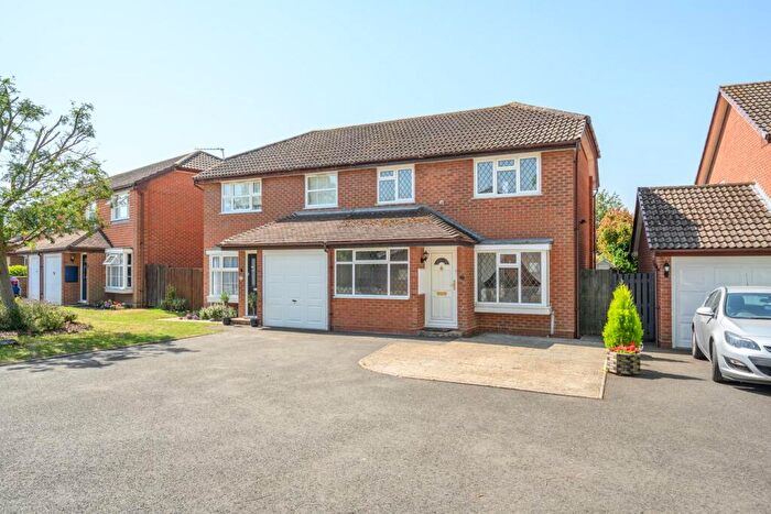 3 Bedroom Semi Detached House For Sale In Spicer Close, Walton-on-Thames, KT12