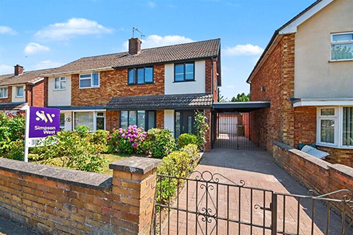 3 Bedroom Semi-Detached House To Rent In Collingwood Avenue, Corby, NN17