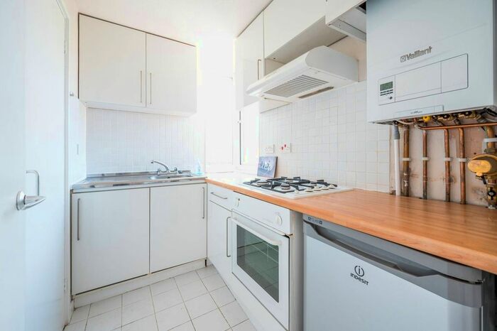 1 Bedroom Maisonette To Rent In East Smithfield, Wapping, London, E1W