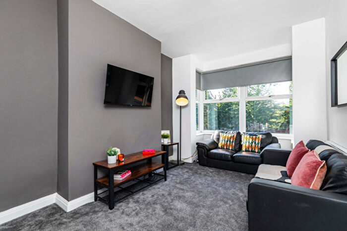 6 Bedroom House To Rent In Burley Road, Leeds, LS4