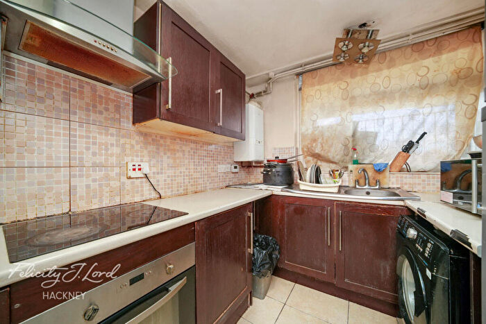 3 Bedroom Flat For Sale In Gilpin Road, London, E5