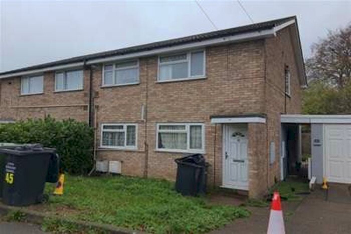 2 Bedroom Maisonette Flat To Rent In Strangers Way, Luton LU4