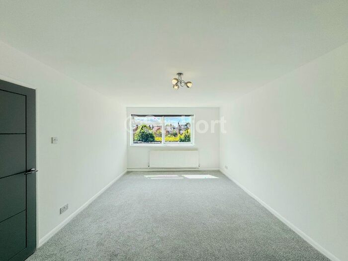 2 Bedroom Flat To Rent In Stanhope Court, Stanhope Road, N12