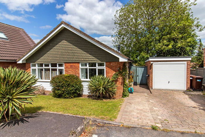 3 Bedroom Detached Bungalow For Sale In Oak Hill, Alresford, SO24