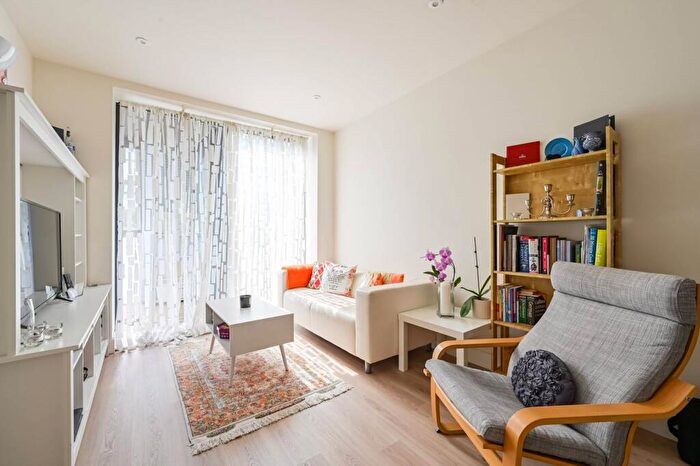 1 Bedroom Flat For Sale In Deauville Close, Canary Wharf, London, E14