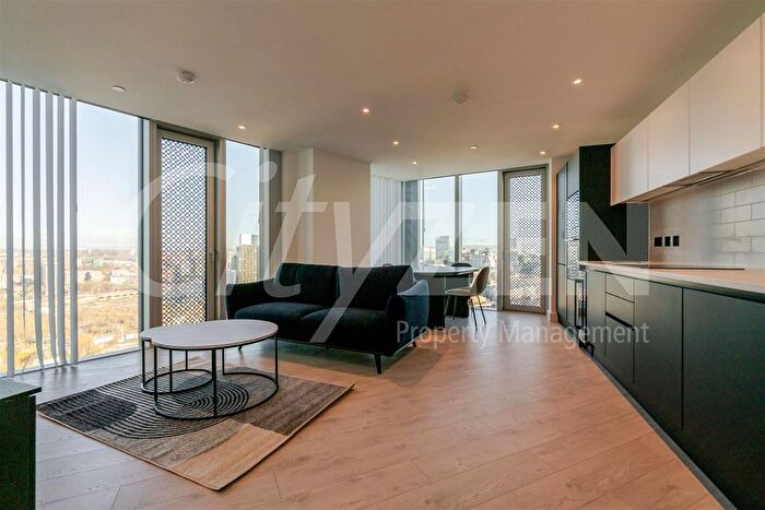 2 Bedroom Flat To Rent In Vista River Gardens, Trinity Way, Manchester, M3