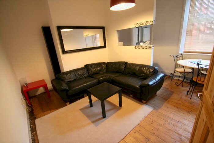 2 Bedroom Flat To Rent In Gainsborough Grove, Arthurs Hill, Newcastle Upon Tyne, NE4