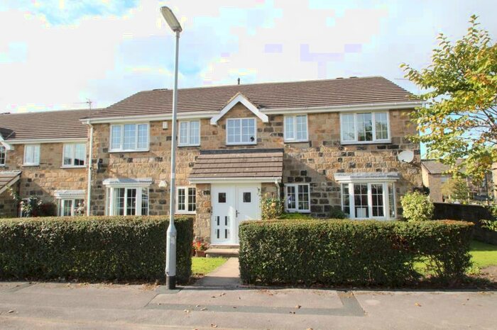 2 Bedroom Flat To Rent In Lea Mill Park Close, Yeadon, Leeds, LS19