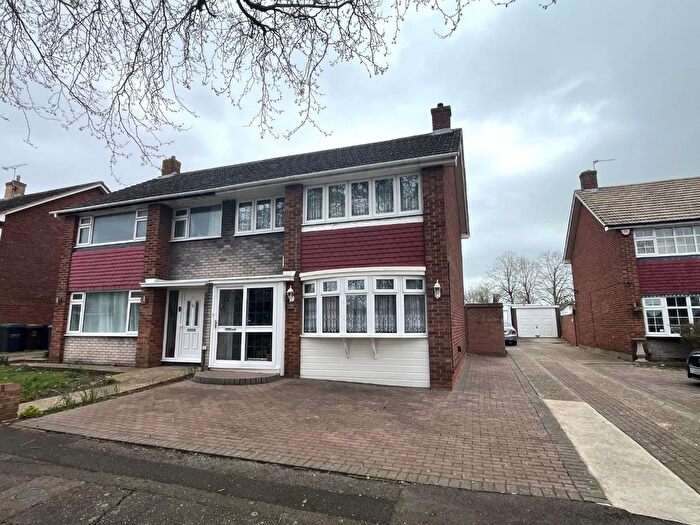 3 Bedroom Semi Detached House For Sale In Cimba Wood, Gravesend, DA12