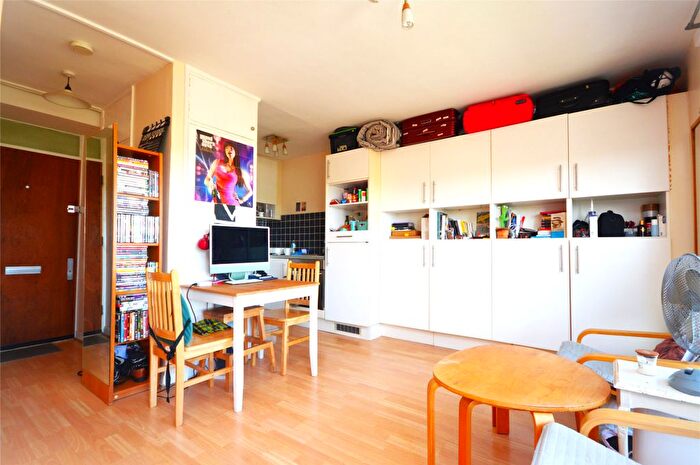 Studio To Rent In Warwick Drive, Putney, London, SW15