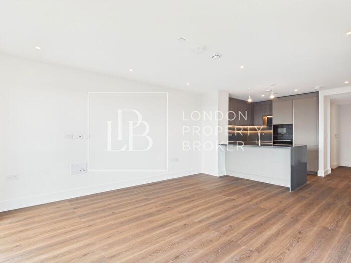 3 Bedroom Apartment To Rent In Bow View Apartments, Bow Green, E3