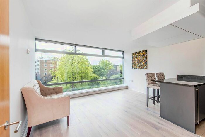 1 Bedroom Flat To Rent In Parliament View Apartments, Albert Embankment, Nine Elms, London, SE1